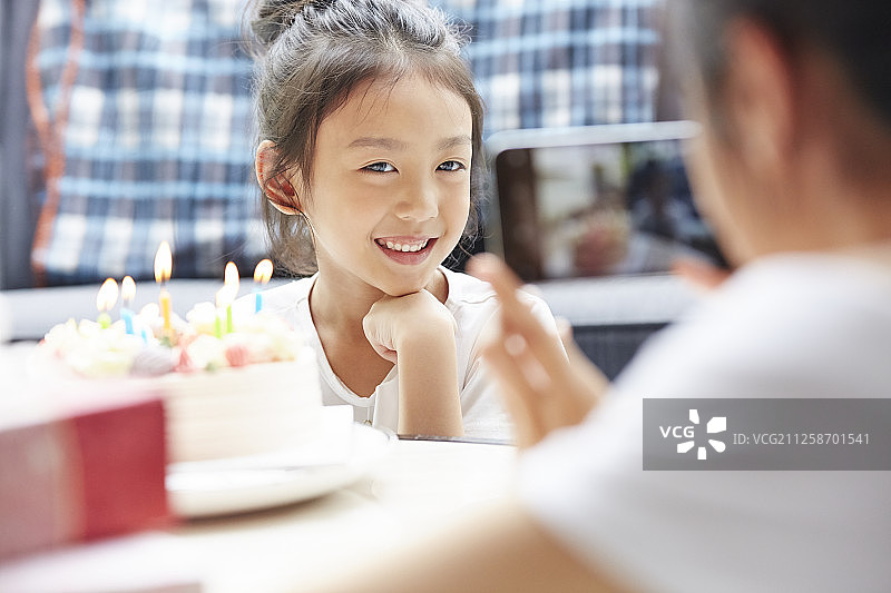 父母和孩子的生活方式生日图片素材