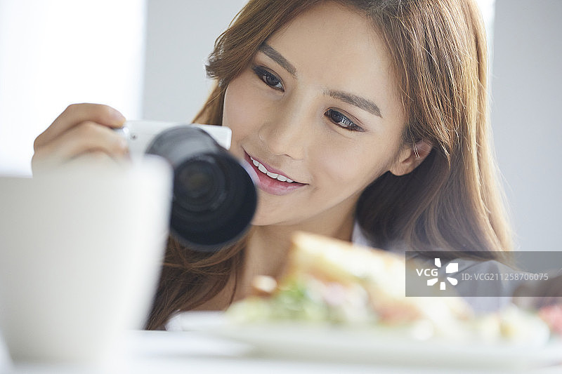 女性社交媒体美食图片素材