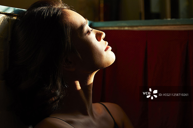 女人放松图片素材