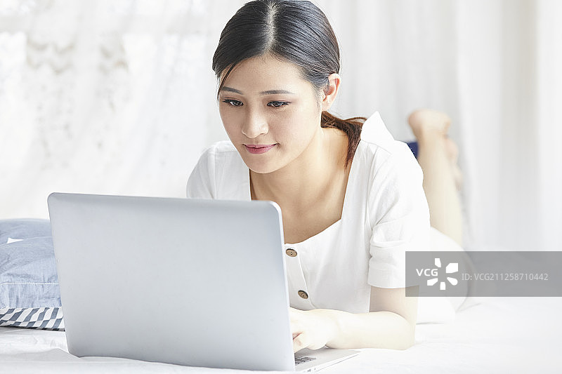 女人放松图片素材