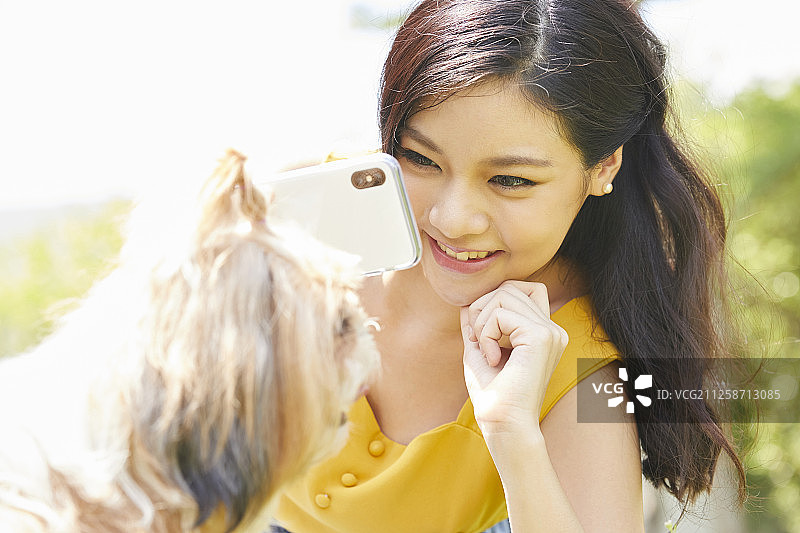 女人和宠物的生活方式图片素材