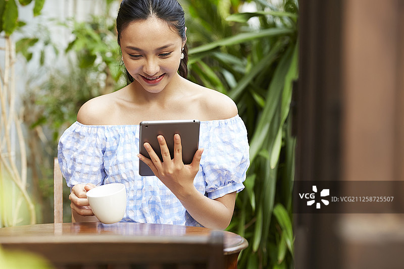 放松的女性旅行图片素材