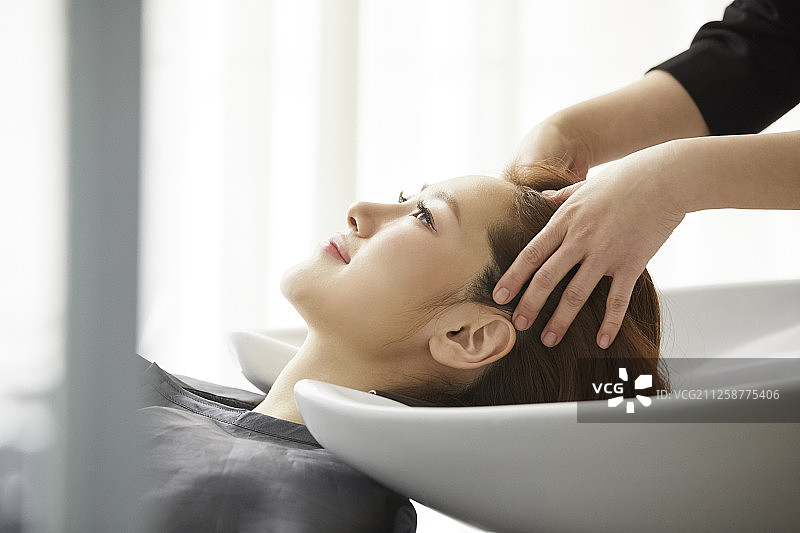 女性的头发护理图片素材