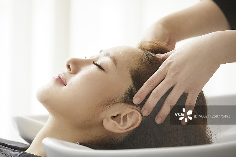 女性的头发护理图片素材