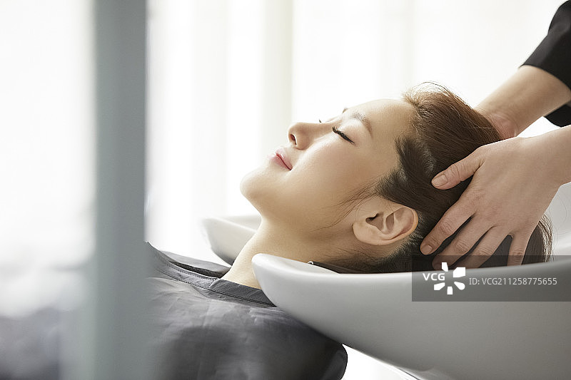 女性的头发护理图片素材