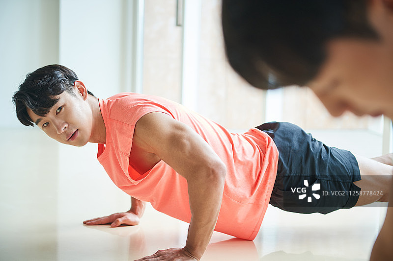 男士运动装摆拍图片素材