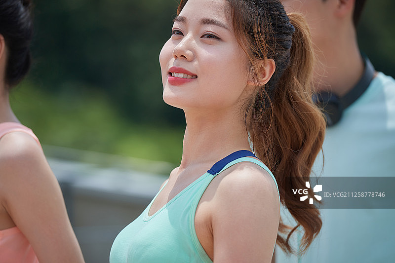 女子运动装跑步图片素材