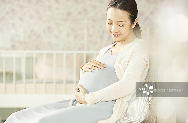 女性怀孕图片素材