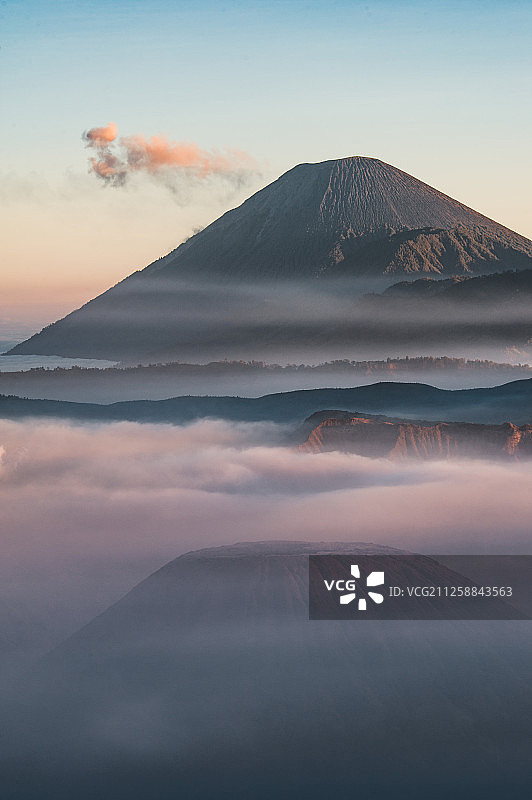 印度尼西亚爪哇岛塞梅鲁火山图片素材