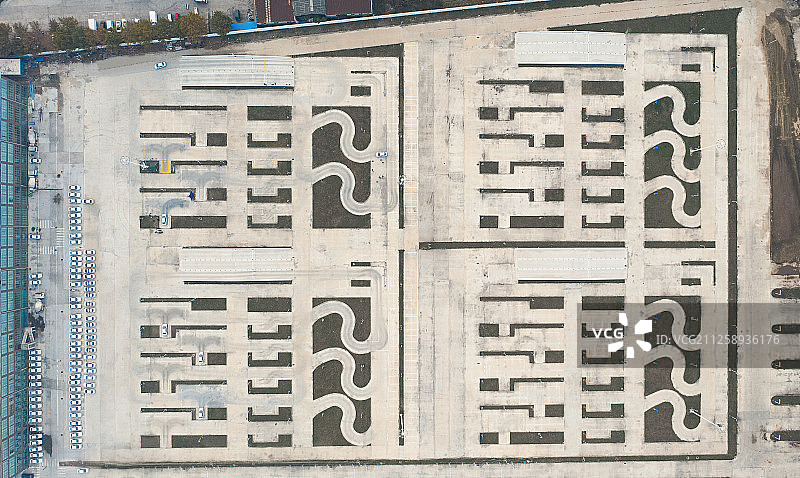 规则的驾校训练场航拍俯视图图片素材