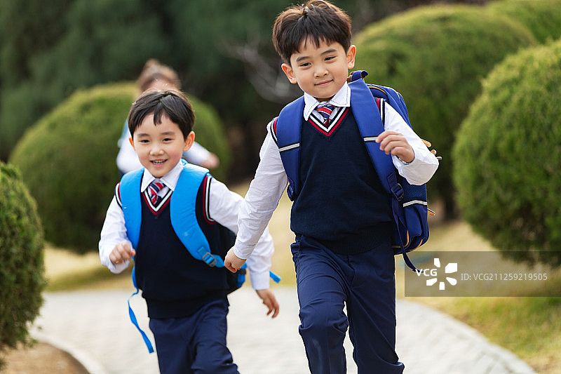 快乐的小学生图片素材