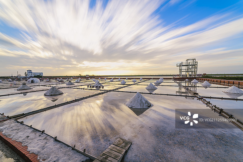 台南;井仔脚瓦盘盐田图片素材