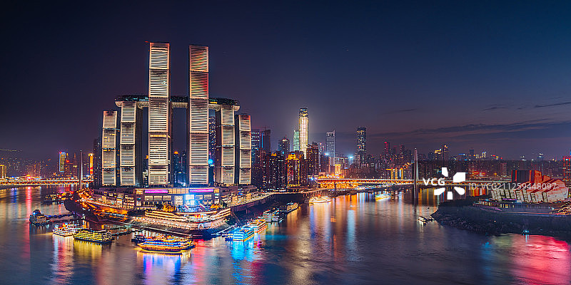 中国重庆朝天门码头高视角夜景风光图片素材