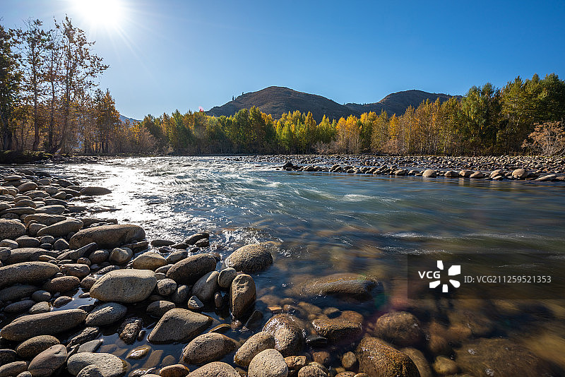 新疆可可托海的秋天图片素材