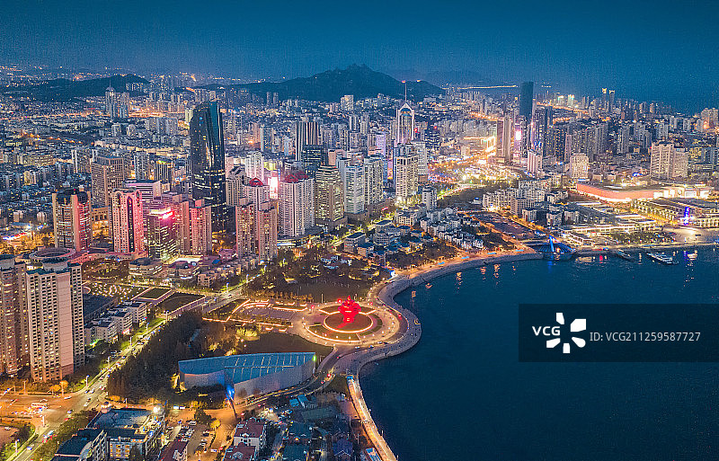 航拍青岛市南区五四广场海夜图片素材
