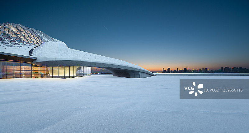 冬季下雪后的歌剧院图片素材