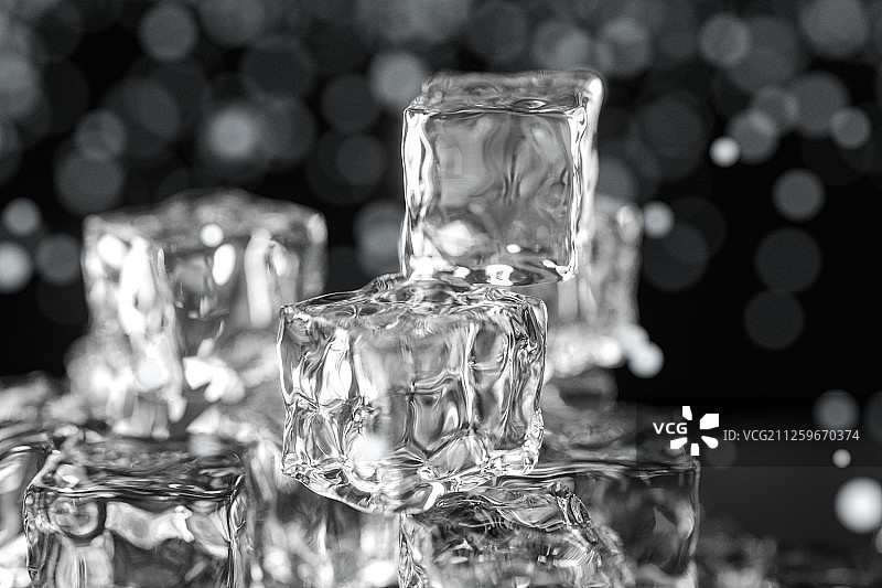 黑色背景下堆叠的冰块 三维渲染图片素材