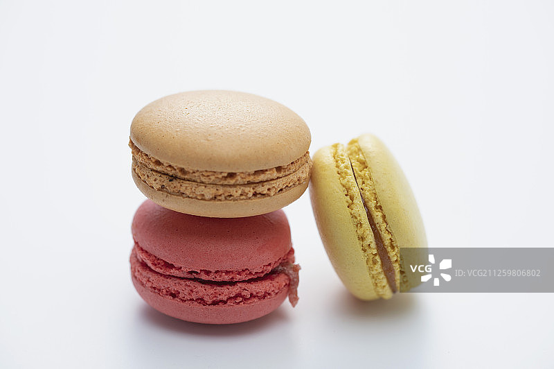 三个美味的马克龙饼干图片素材