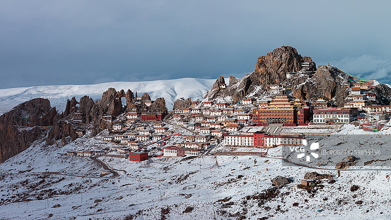 孜珠寺雪中风光图片素材