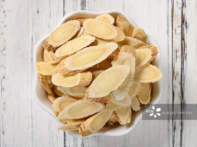 影棚拍摄中药黄芪垂直角度特写图片素材