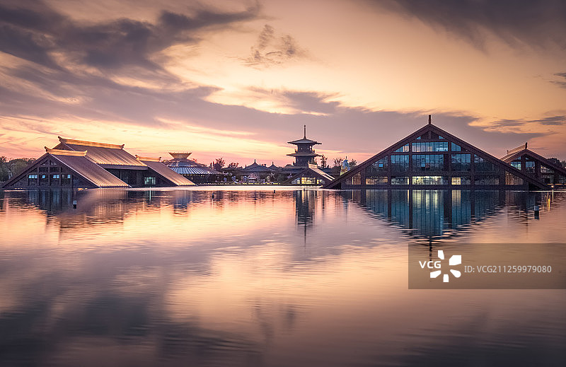 湖中的广富林图片素材