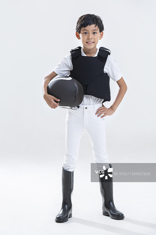 小男孩身穿马术服图片素材