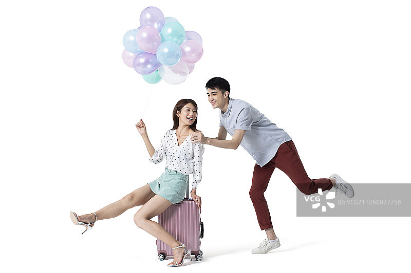 年轻情侣去旅行图片素材