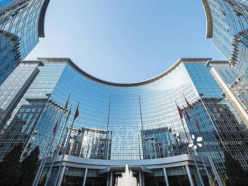 低视角看东方广场建筑群图片素材