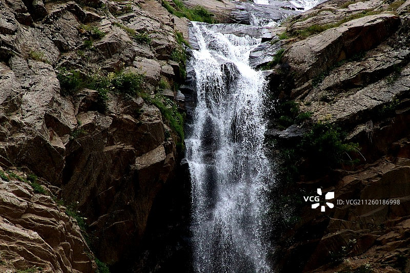 纳兰山谷瀑布图片素材