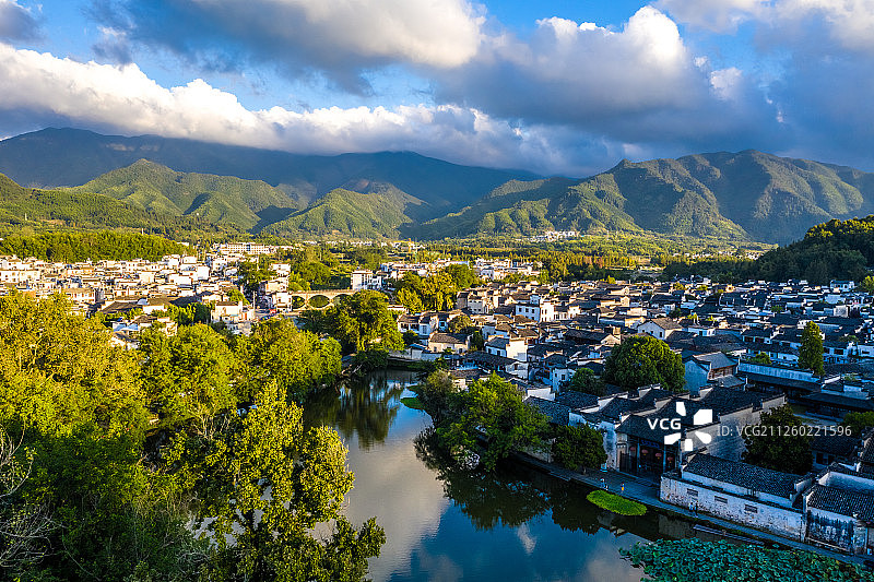 航拍徽州古村落图片素材