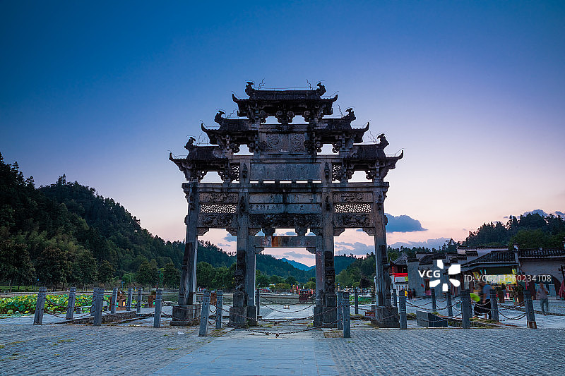 夕阳下的徽州古村落图片素材