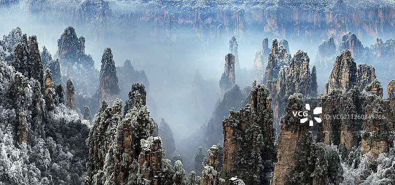 张家界武林源天子山景区  雪后山峰 石柱  国画  风光图片素材