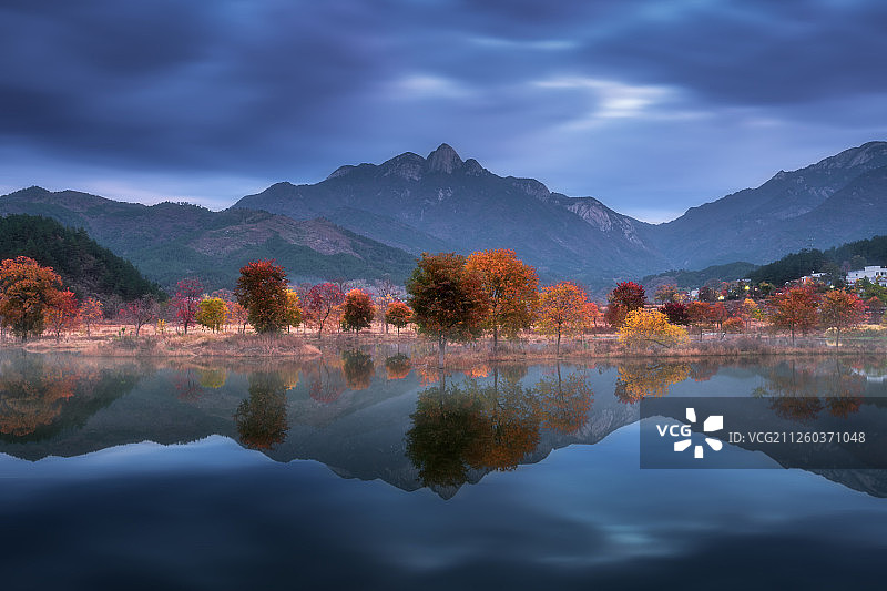湖北圣人堂秋色图片素材
