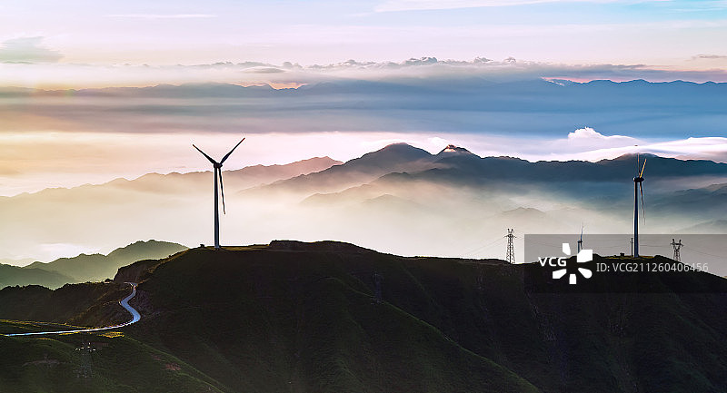 高山风力发电站图片素材