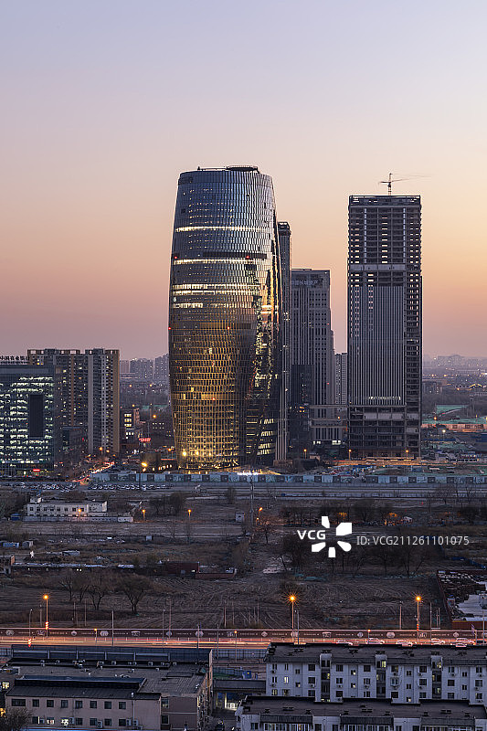 北京丽泽SOHO晚霞夜景图片素材