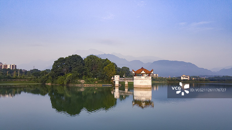 峨眉山秀湖风光图片素材