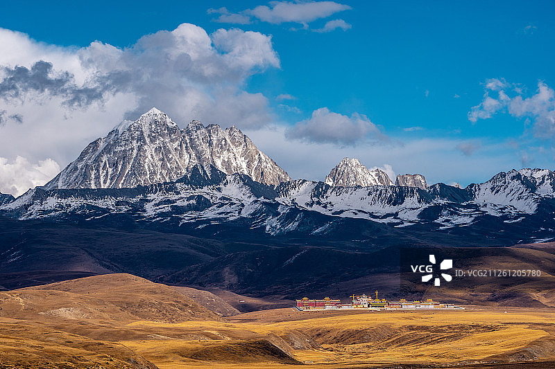 四川甘孜藏族自治州亚拉雪山图片素材