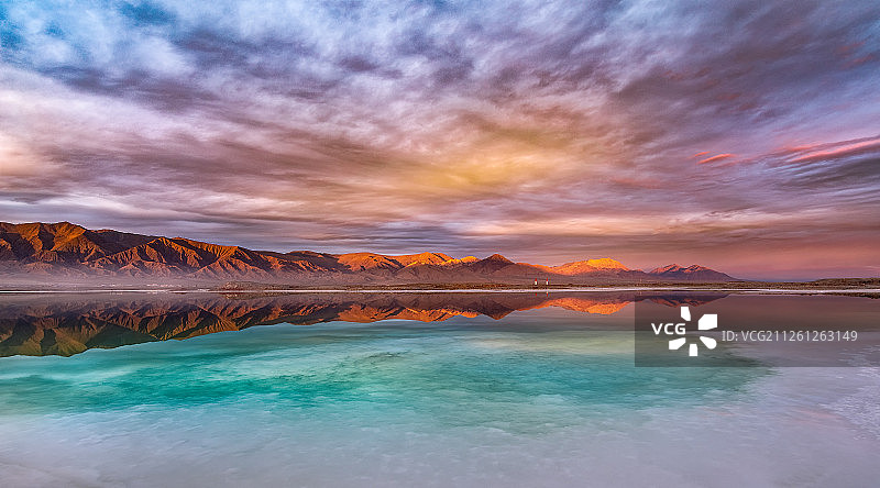 青海翡翠湖图片素材