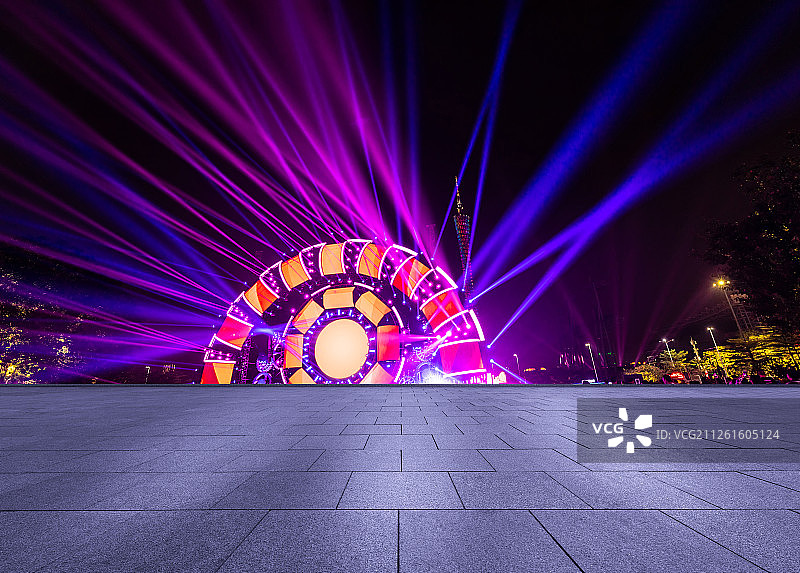 广州市中心城市天际线经济金融区灯光节地板汽车广告背景图图片素材