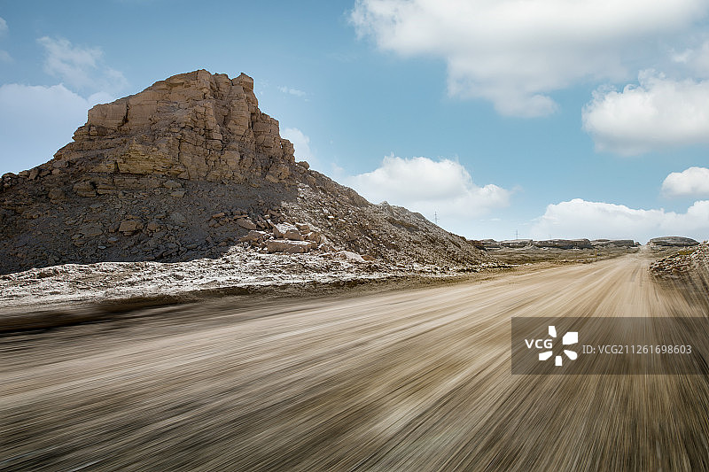 戈壁滩公路图片素材