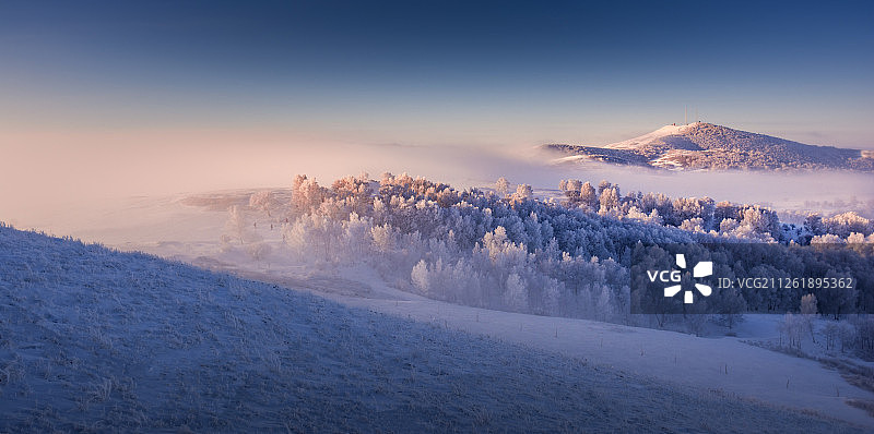 坝上晨光雾凇图片素材