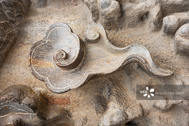 山东曲阜孔庙大成殿的盘龙石柱图片素材