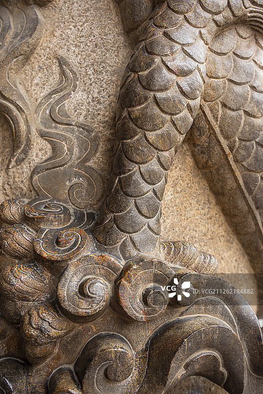 山东曲阜孔庙大成殿的盘龙石柱图片素材