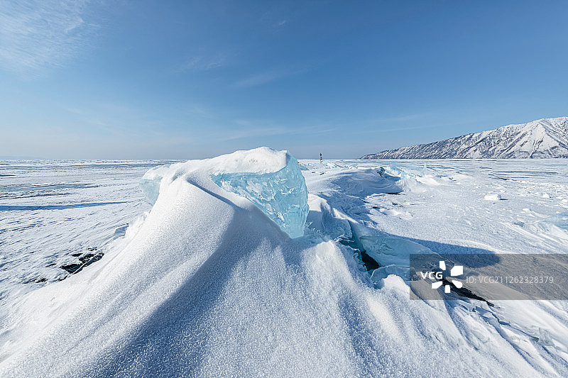 贝加尔湖的蓝冰世界图片素材
