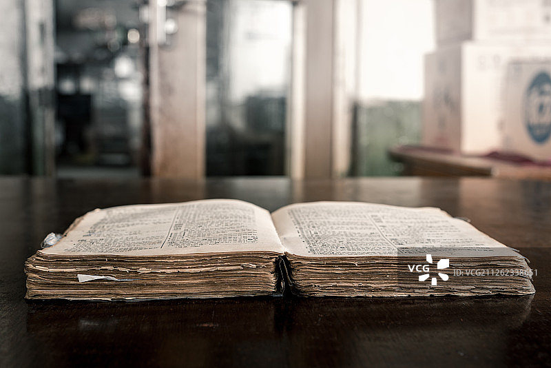 破旧字典图片素材