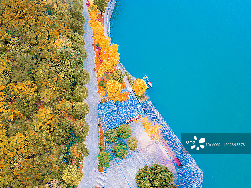 航拍视角下的白帝城游船码头图片素材