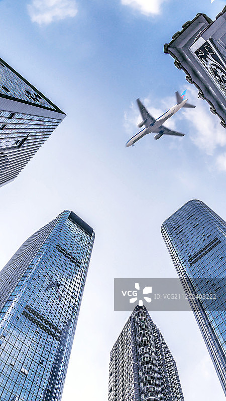 深圳现代城市建筑仰视摩天大楼图片素材