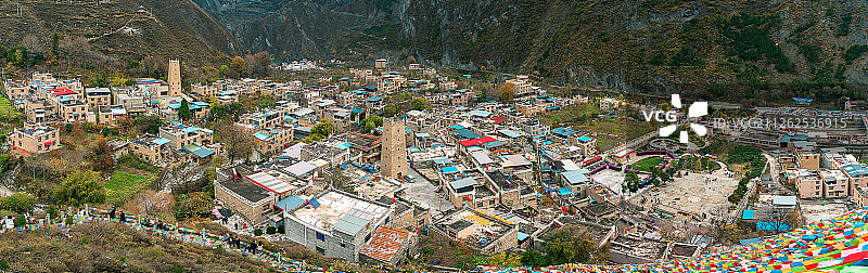 四川阿坝甘堡藏寨全景风光图片素材