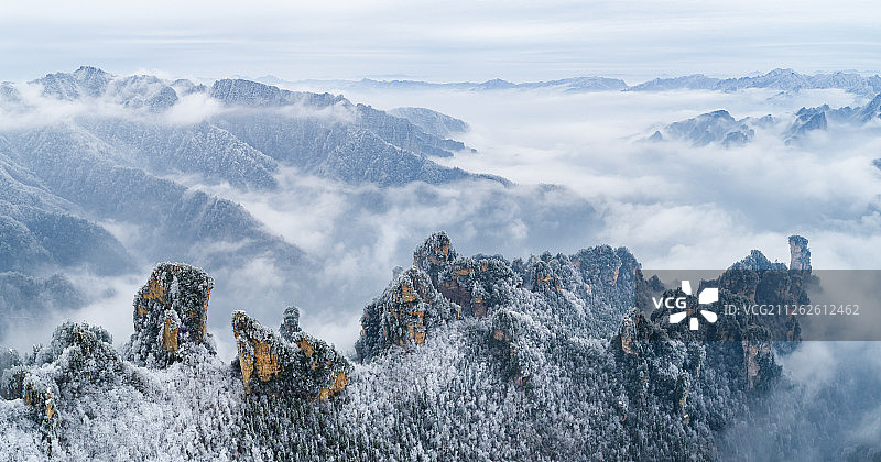 湖南省张家界武陵源景区 天女散花景区 雪后山脉 大自然环境图片素材