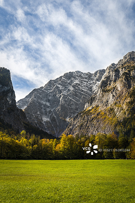国王湖阿尔卑斯山区草地山脉图片素材